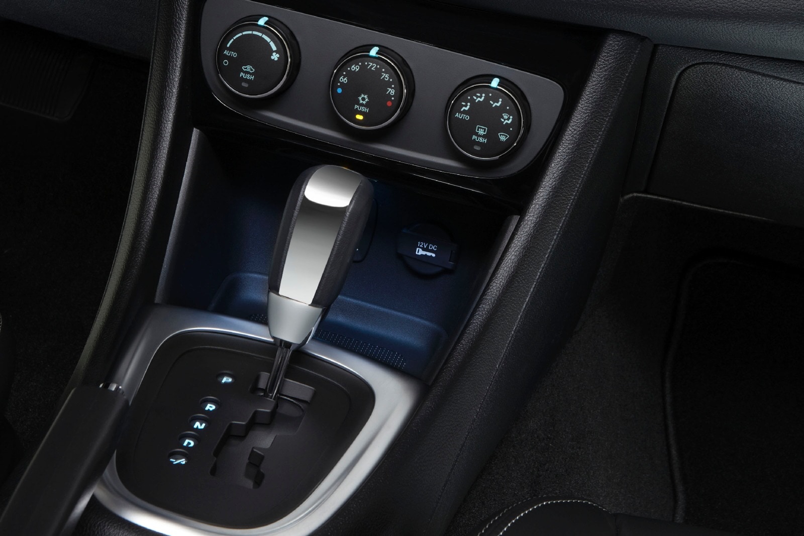 2013 Chrysler 200 interior SHF
