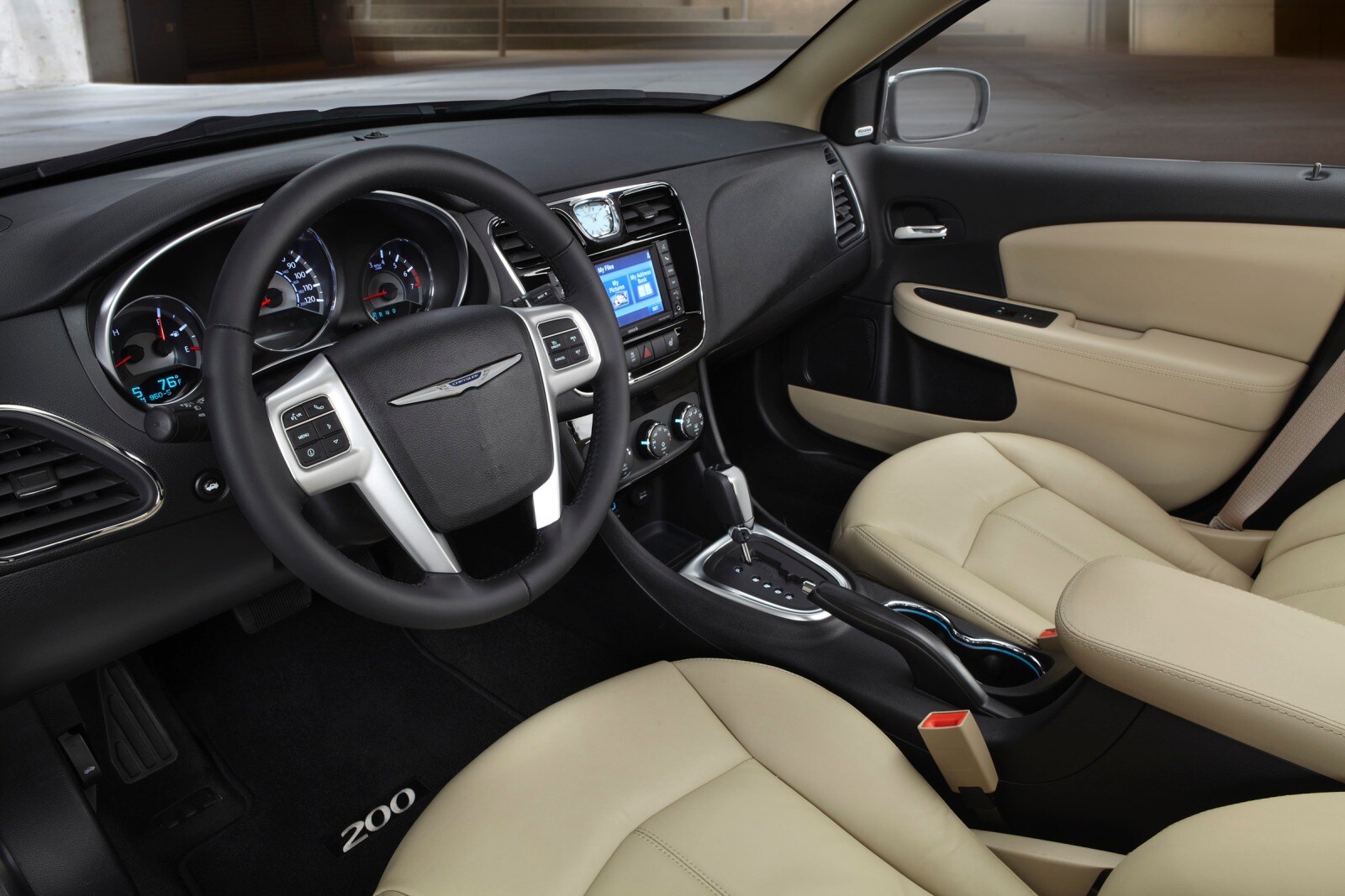2013 Chrysler 200 interior I