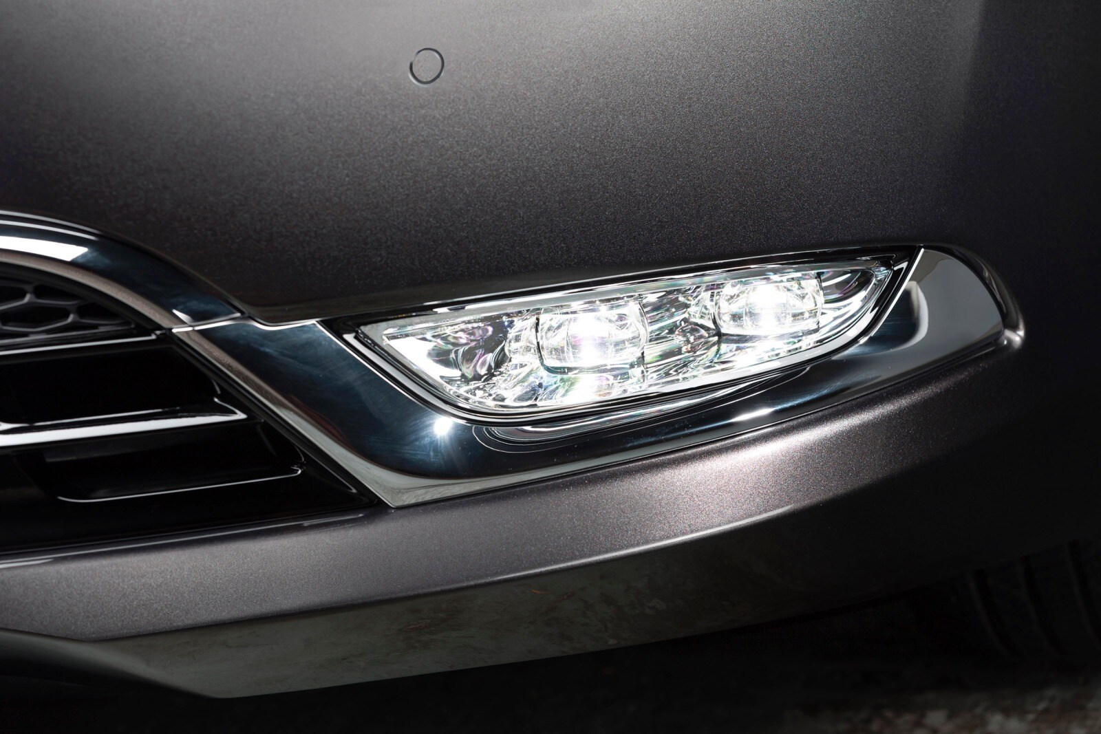 2016 Chrysler 200 exterior FOG