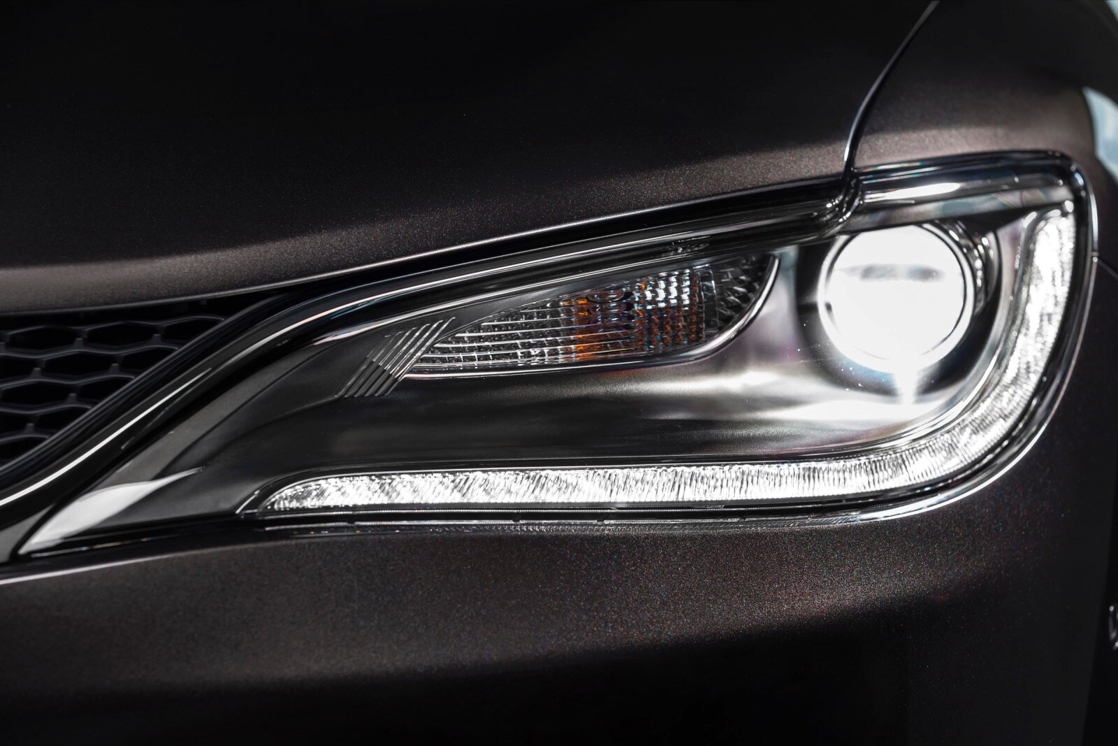 2016 Chrysler 200 exterior EDETAIL