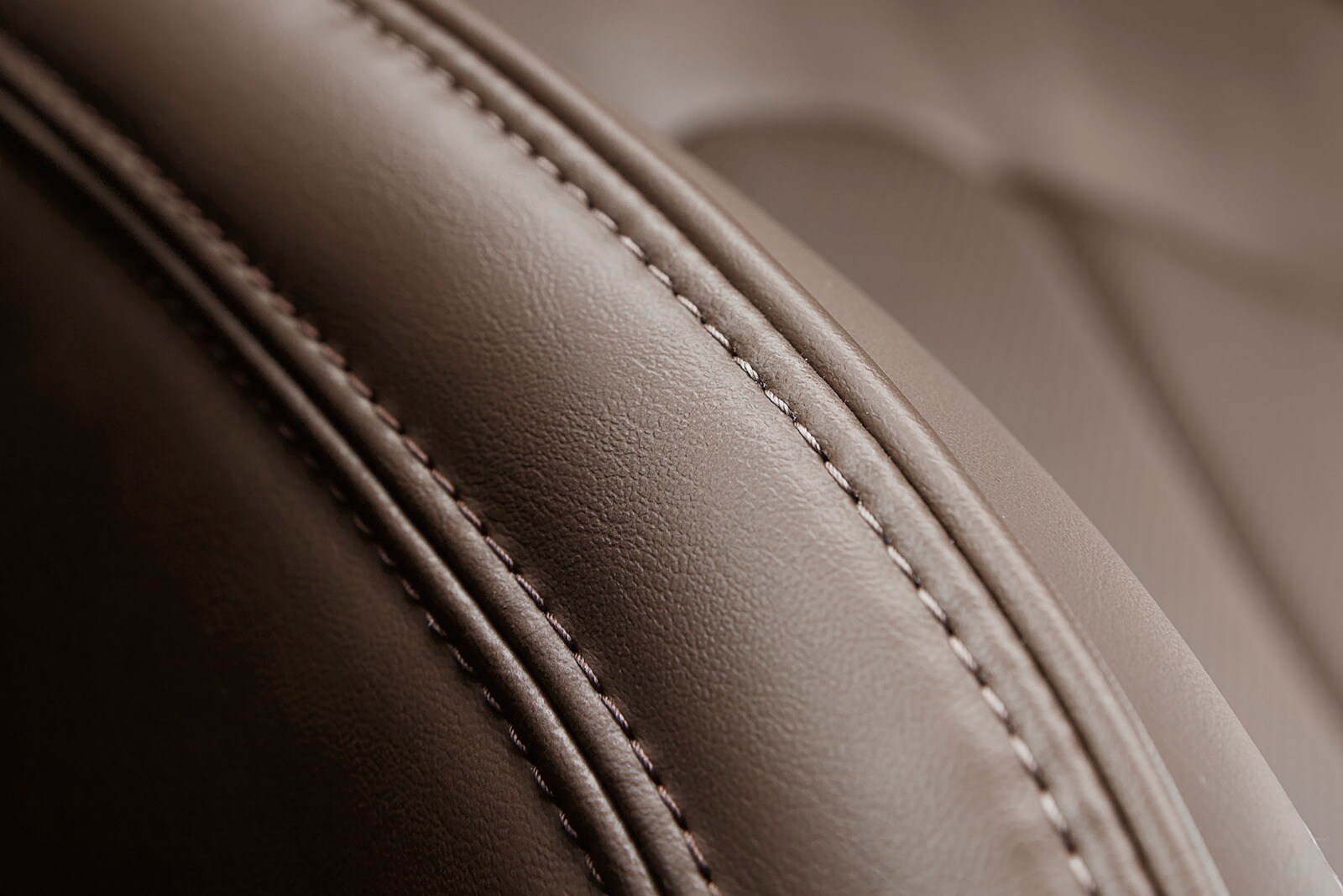 2016 Chrysler 200 front safety DETAIL