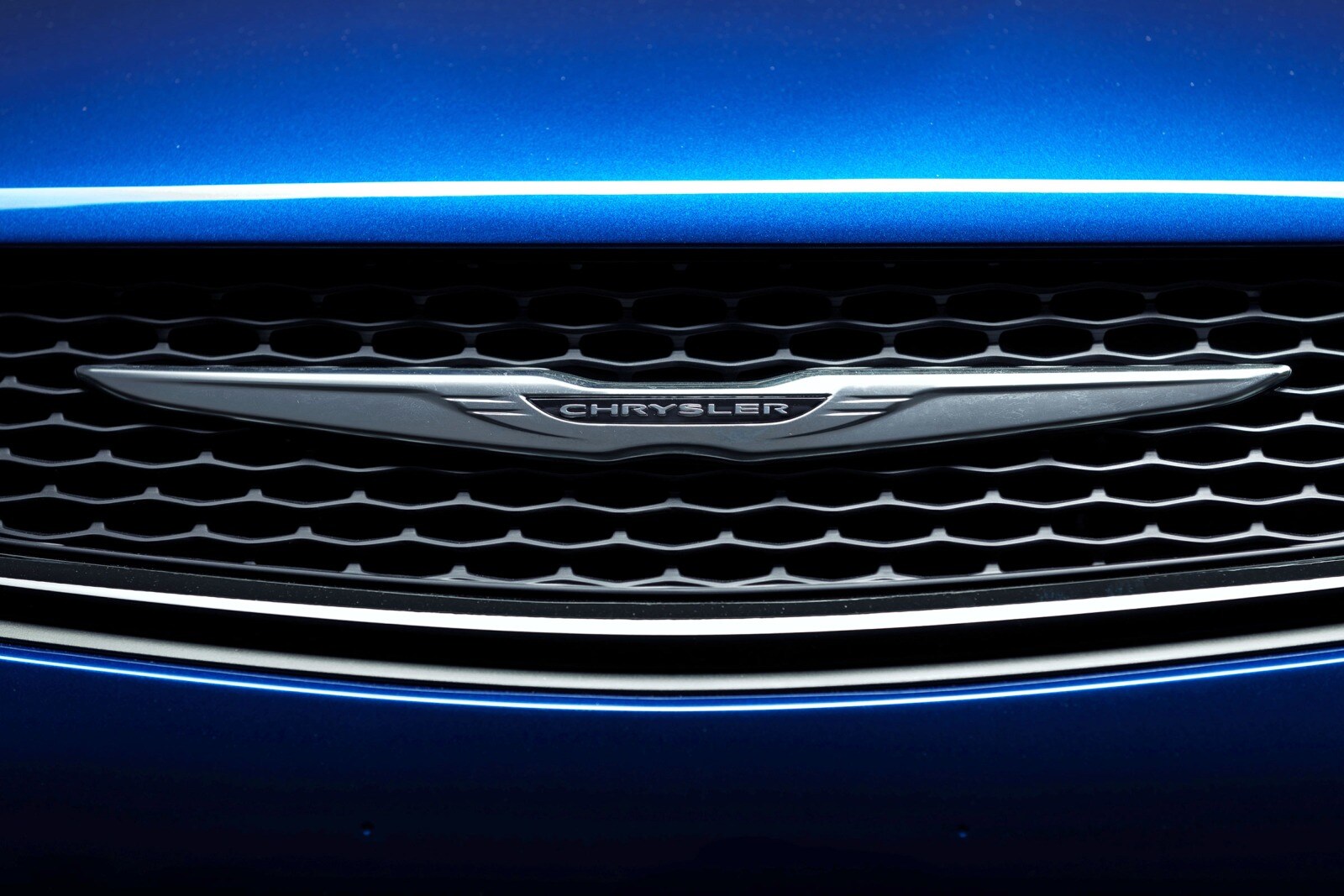 2016 Chrysler 200 exterior FBDG