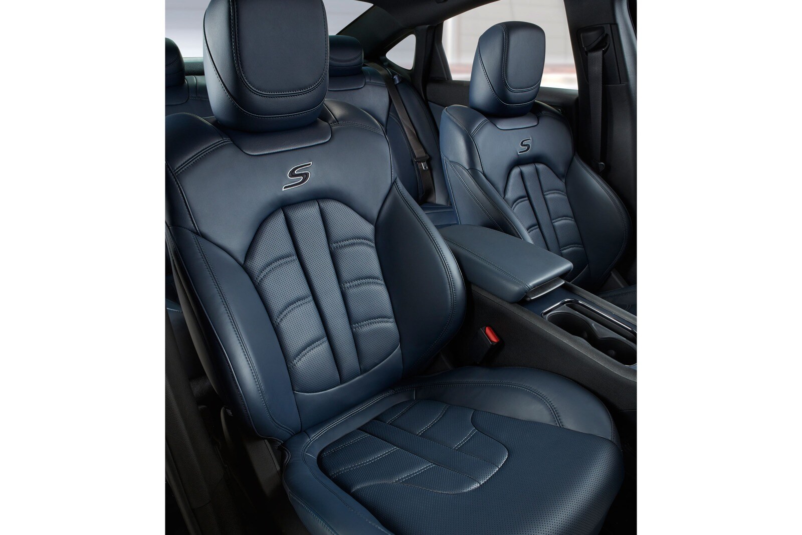 2016 Chrysler 200 front safety DETAIL