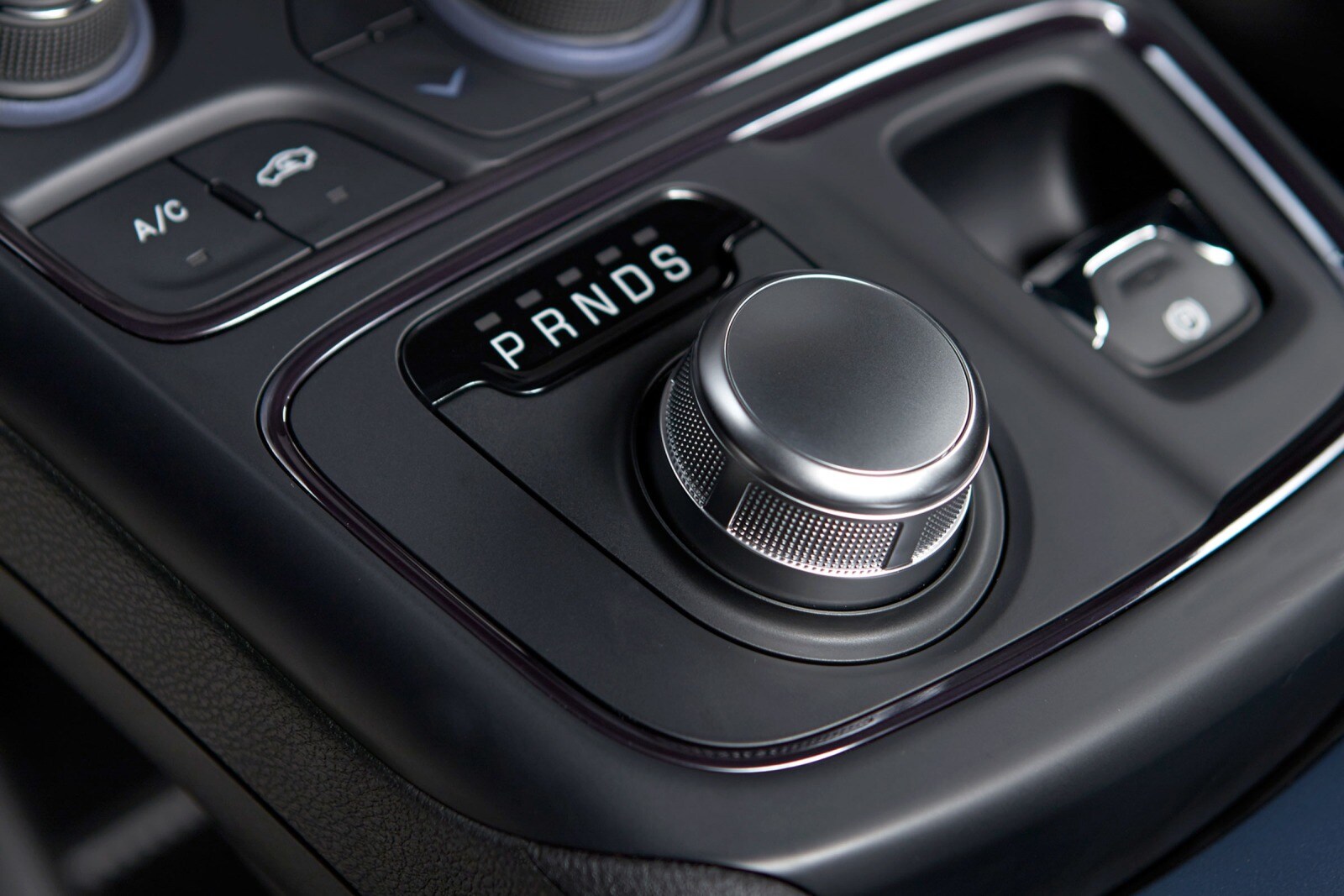 2016 Chrysler 200 interior SHF