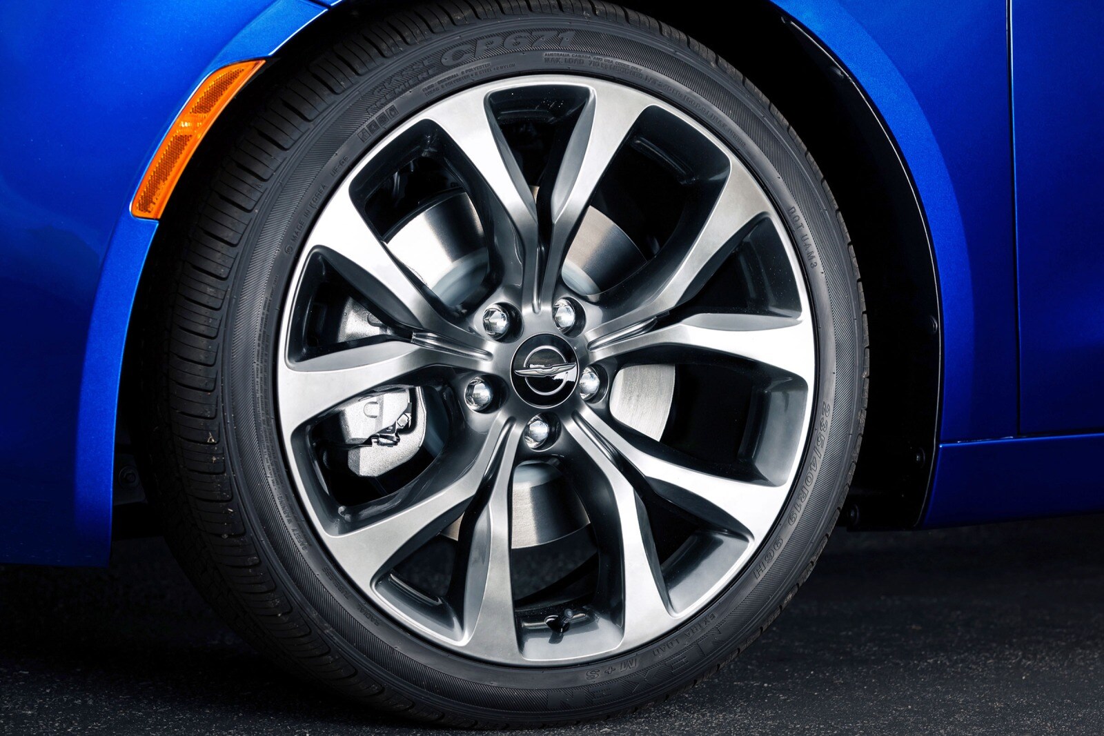 2016 Chrysler 200 exterior W