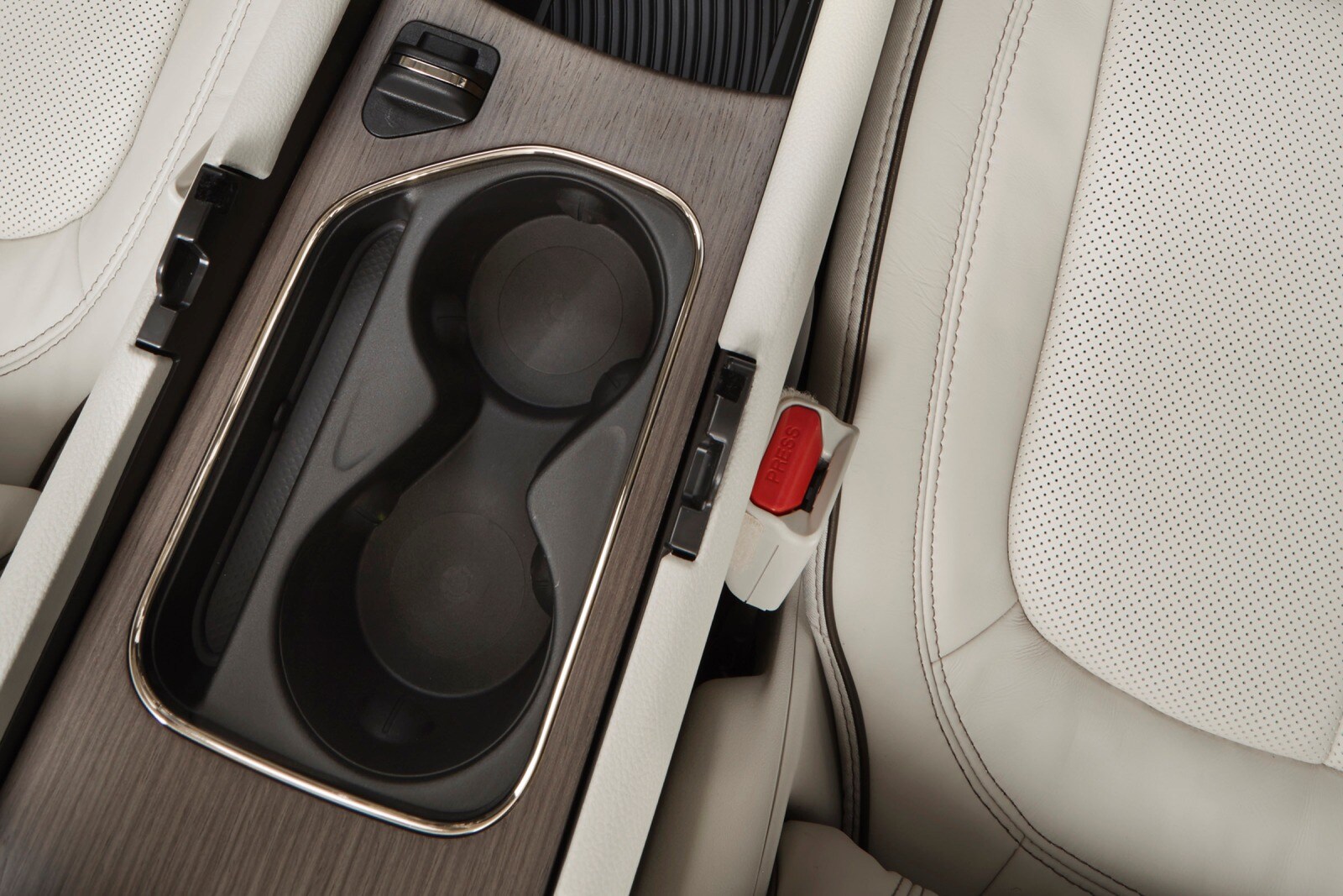 2017 Chrysler 200 front safety CUP