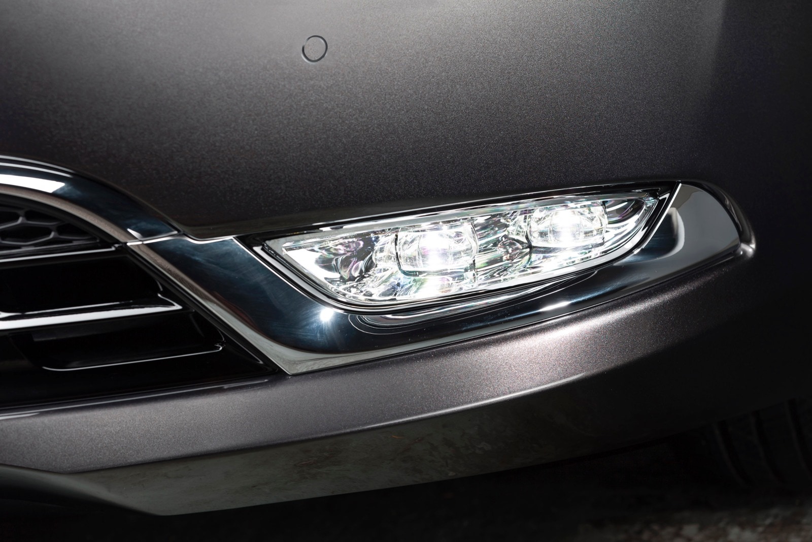 2017 Chrysler 200 exterior FOG