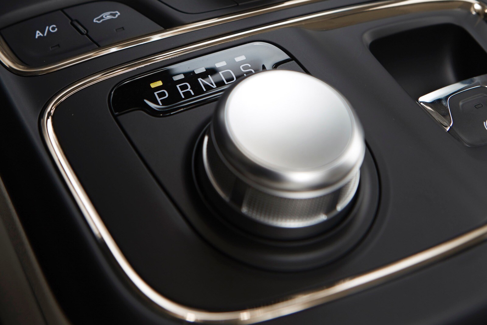 2017 Chrysler 200 interior SHF