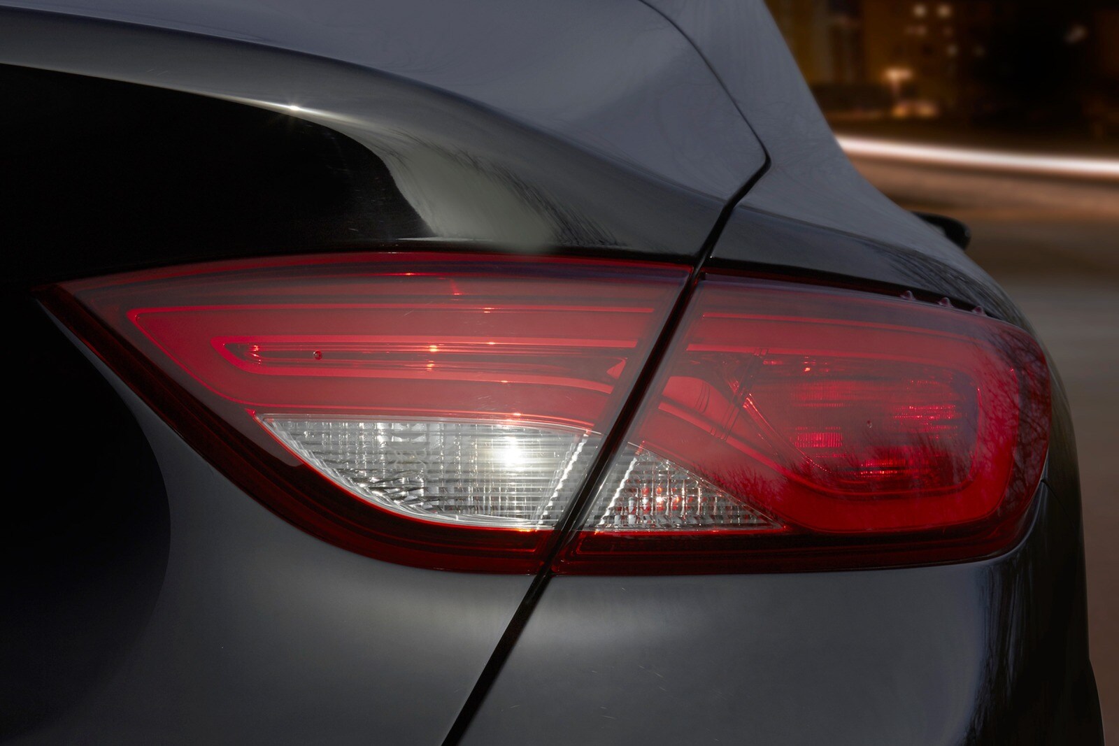 2017 Chrysler 200 exterior EDETAIL