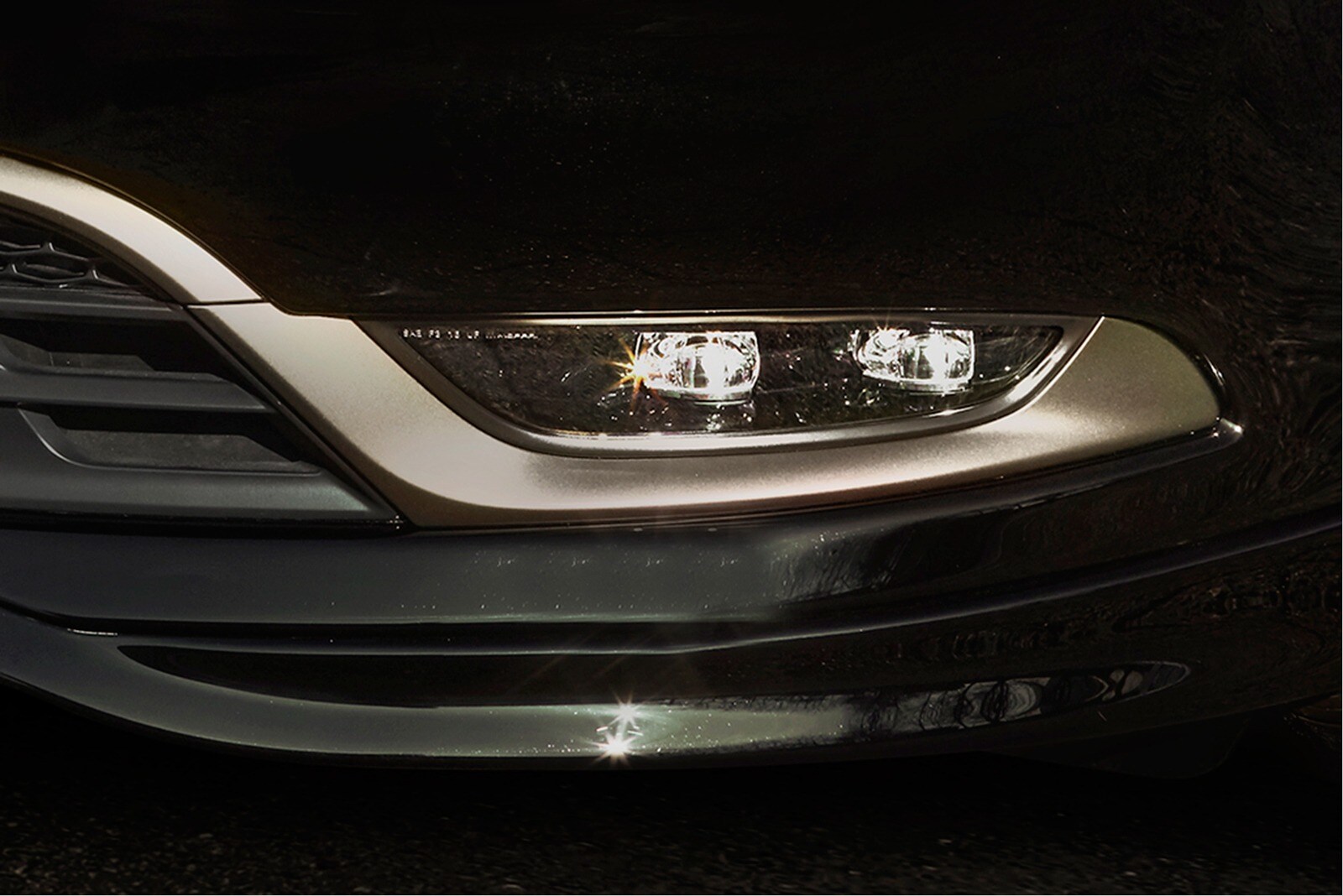 2017 Chrysler 200 exterior FOG