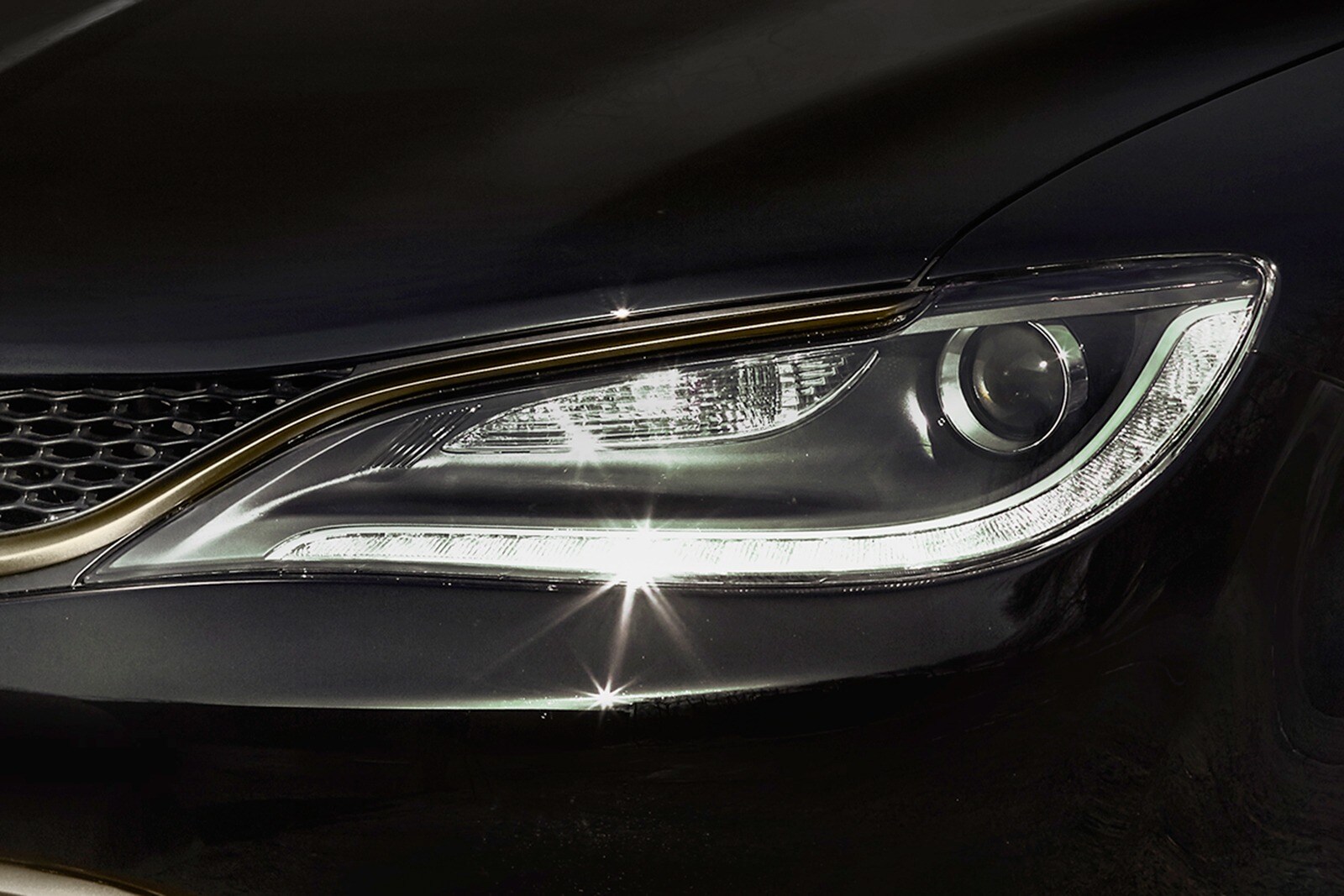 2017 Chrysler 200 exterior EDETAIL