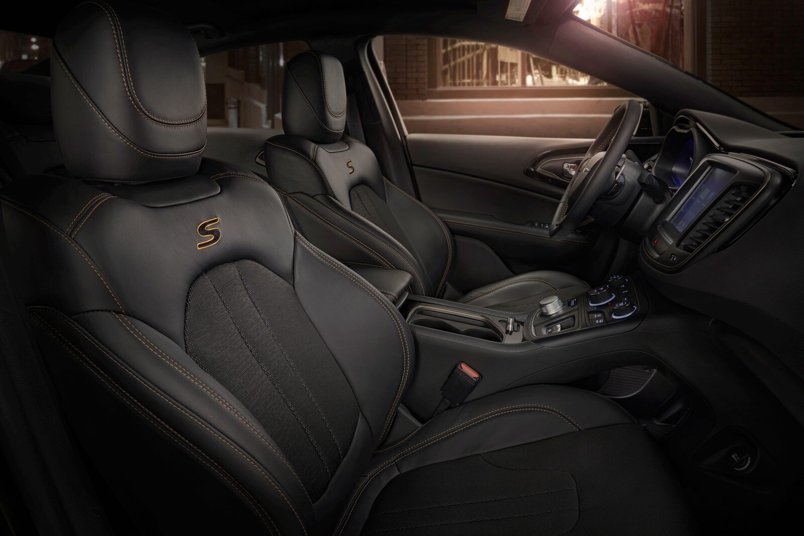 2017 Chrysler 200 interior I