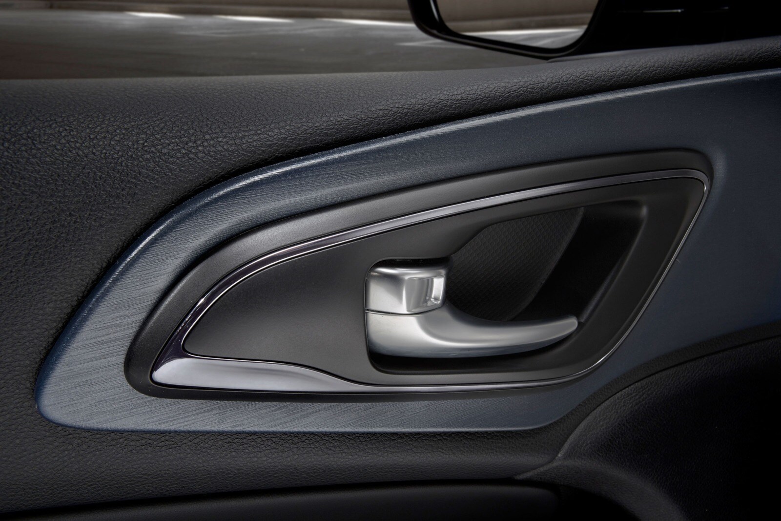 2017 Chrysler 200 front safety DETAIL