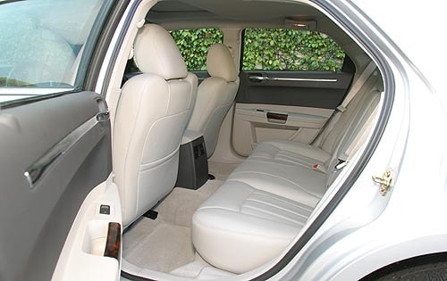 2005 Chrysler 300 interior RI