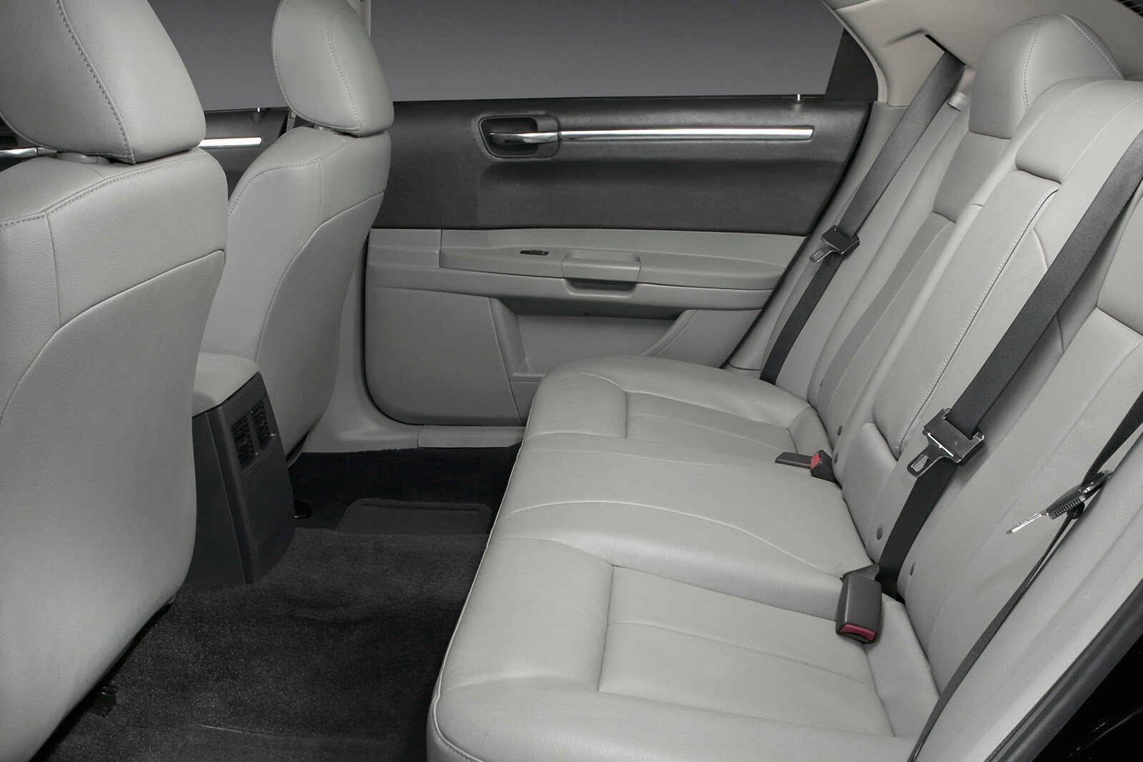 2010 Chrysler 300 interior RI