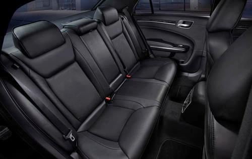 2011 Chrysler 300 interior RI