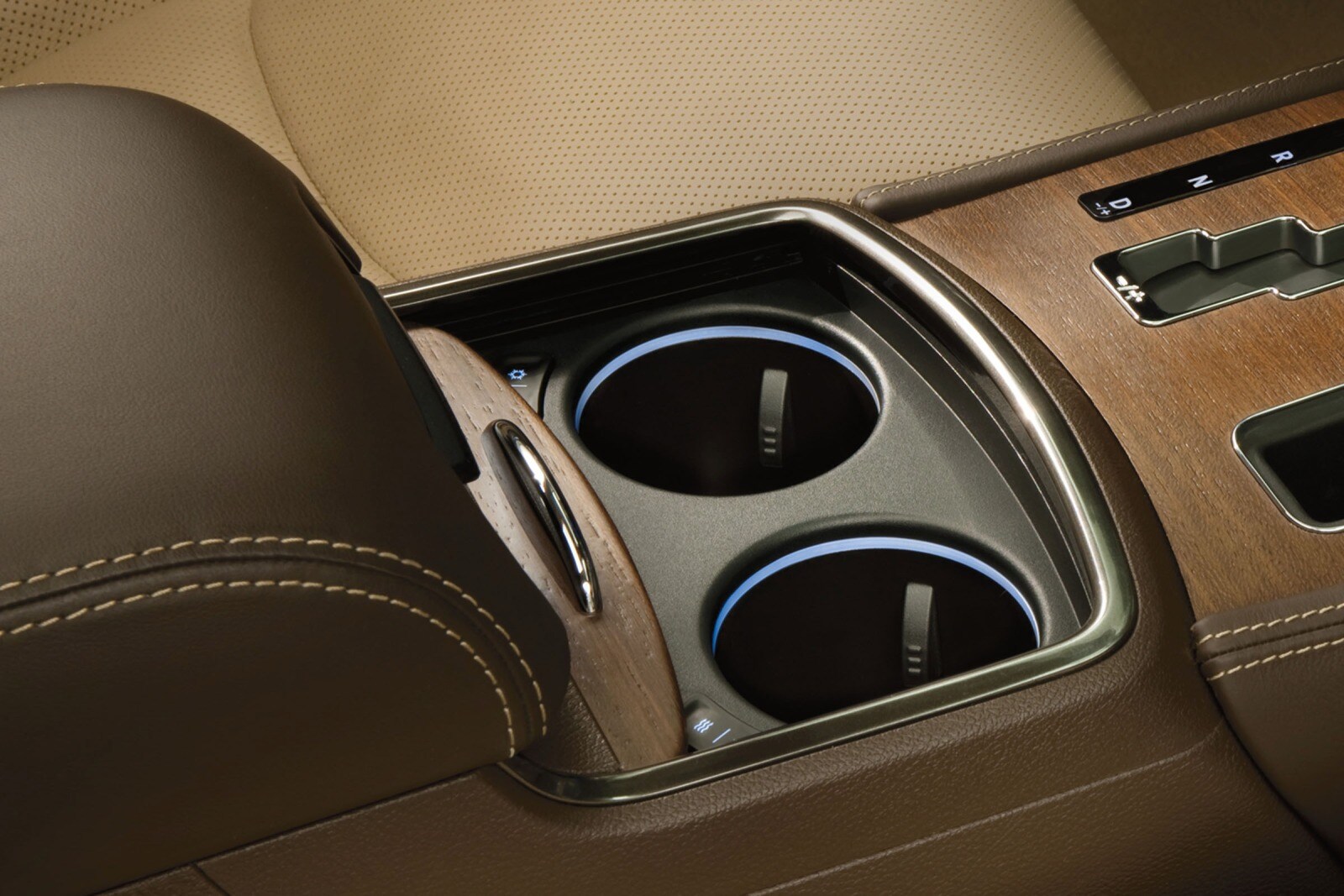 2012 Chrysler 300 interior CUP