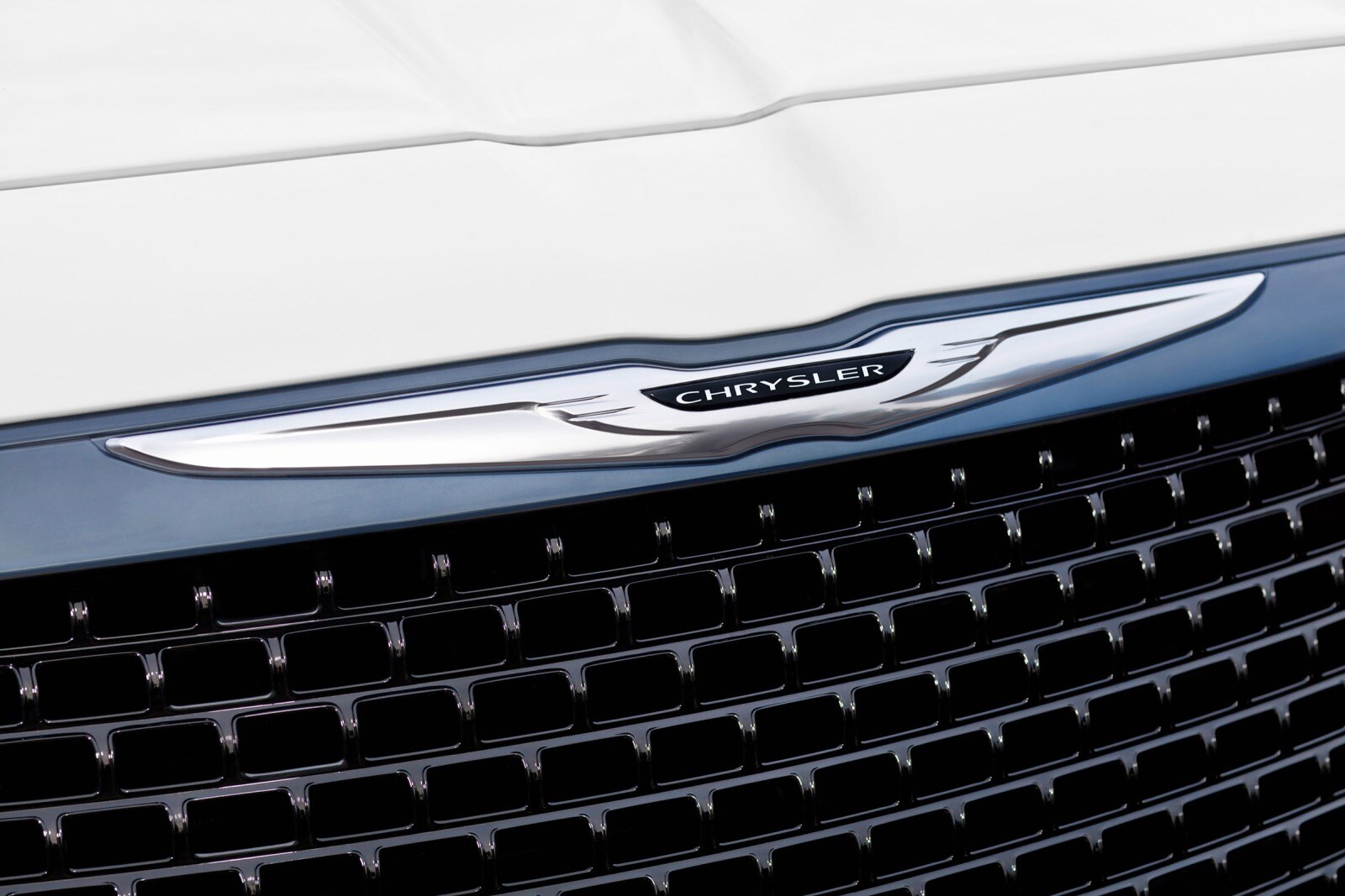 2012 Chrysler 300 — OEM photo 4