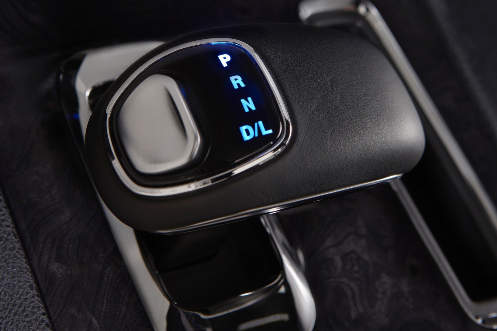 2014 Chrysler 300 interior SHF