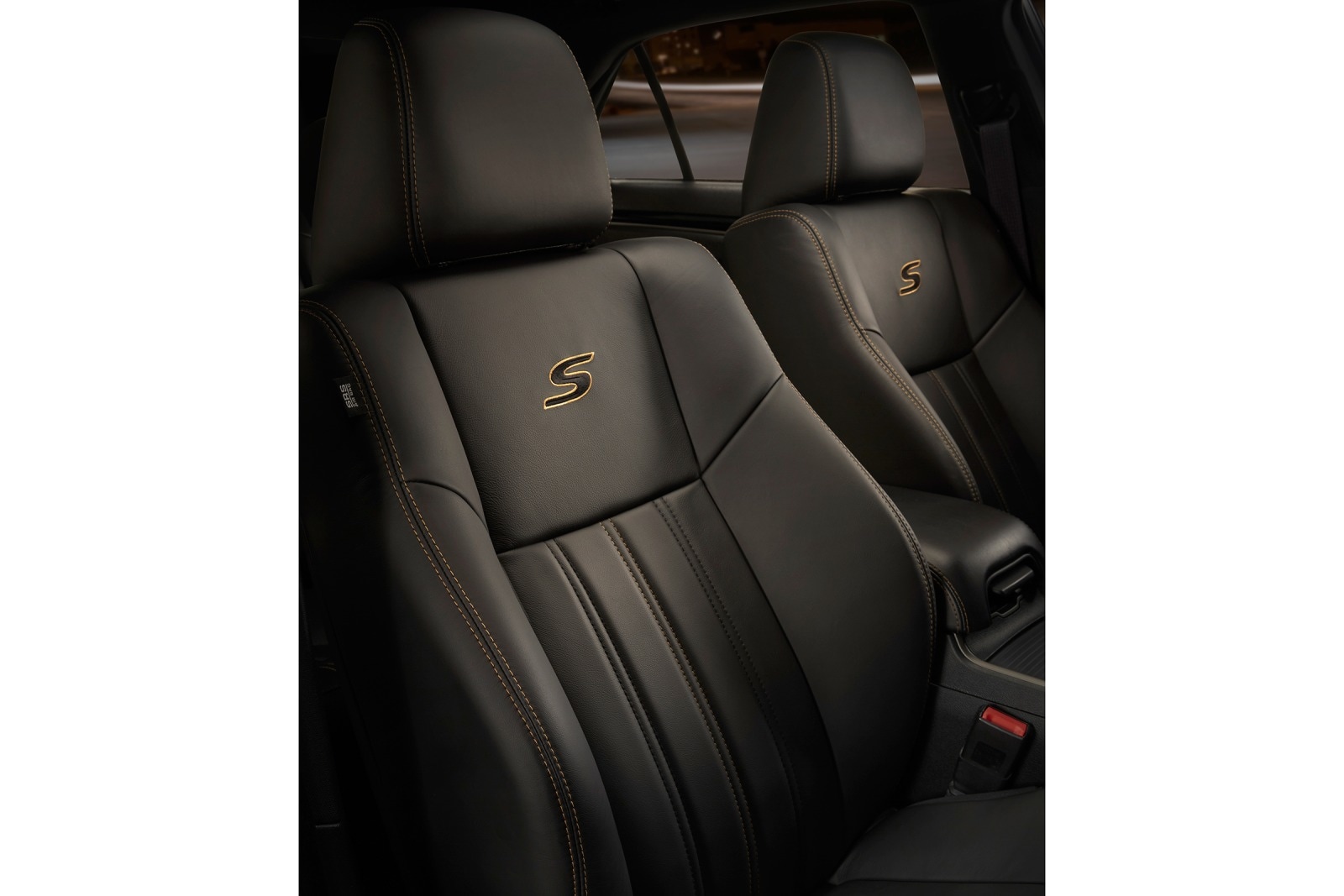 2016 Chrysler 300 front safety DETAIL