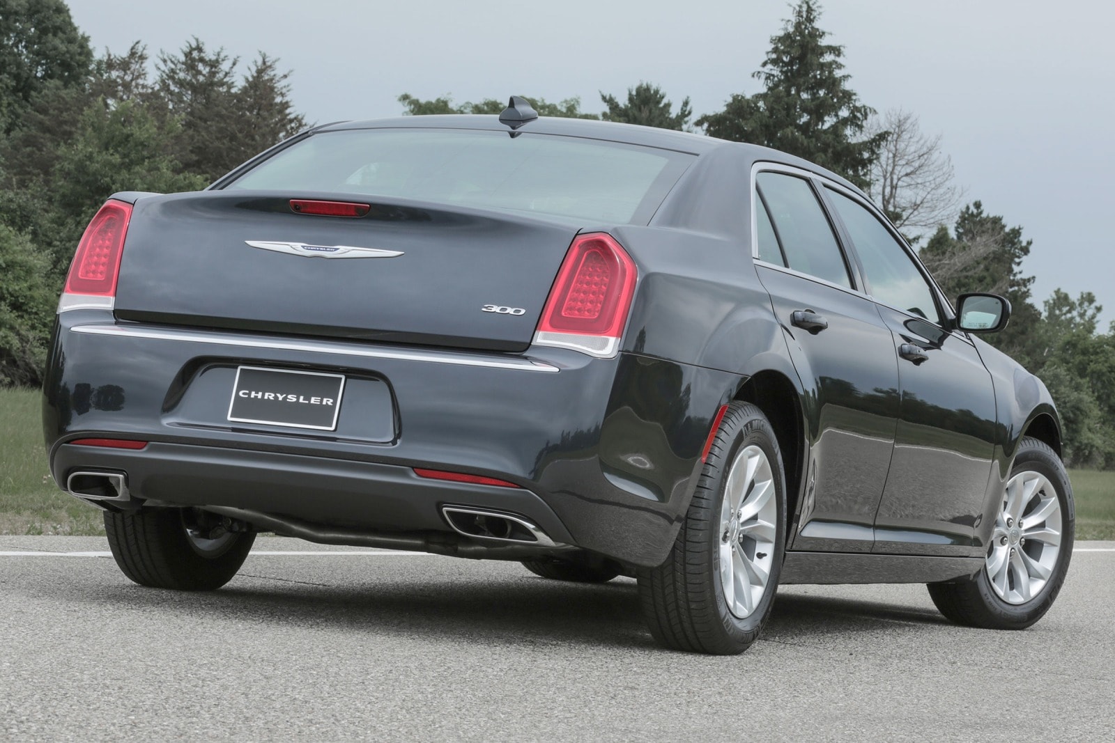 2016 Chrysler 300 exterior FQ