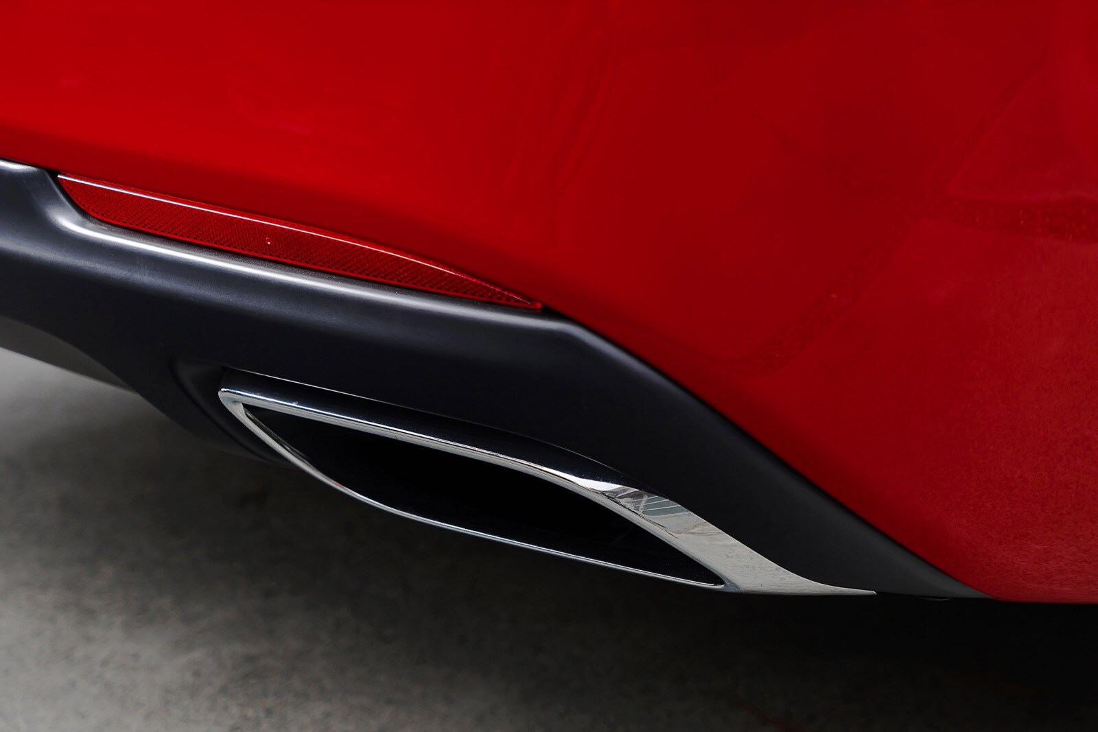 2016 Chrysler 300 front safety EDETAIL