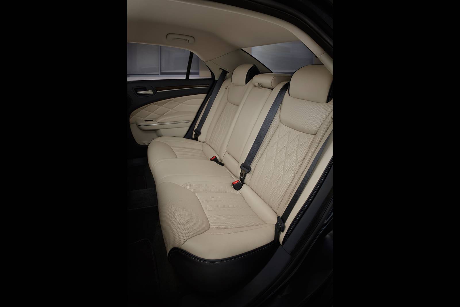 2018 Chrysler 300 interior RS