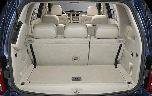 2008 Chrysler Aspen interior CARGO