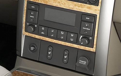 2008 Chrysler Aspen interior CC