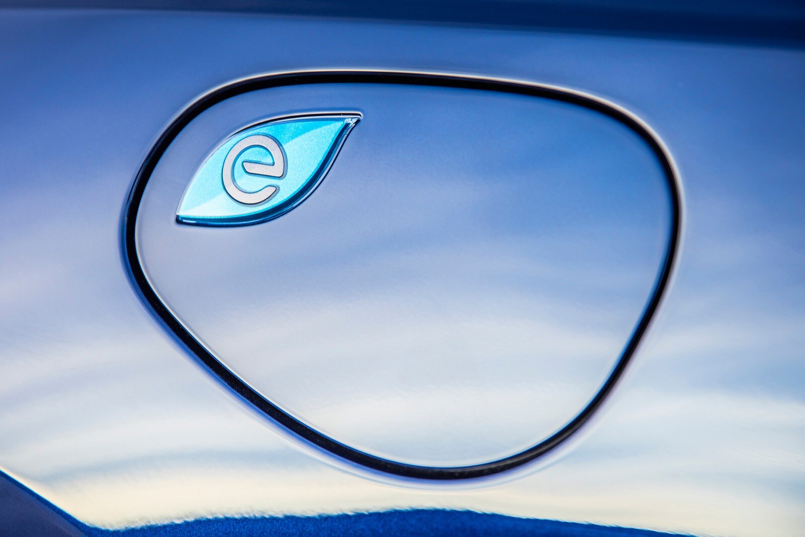 2017 Chrysler Pacifica Hybrid exterior EDETAIL