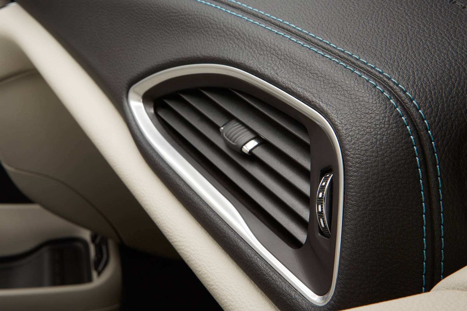 2018 Chrysler Pacifica interior DETAIL