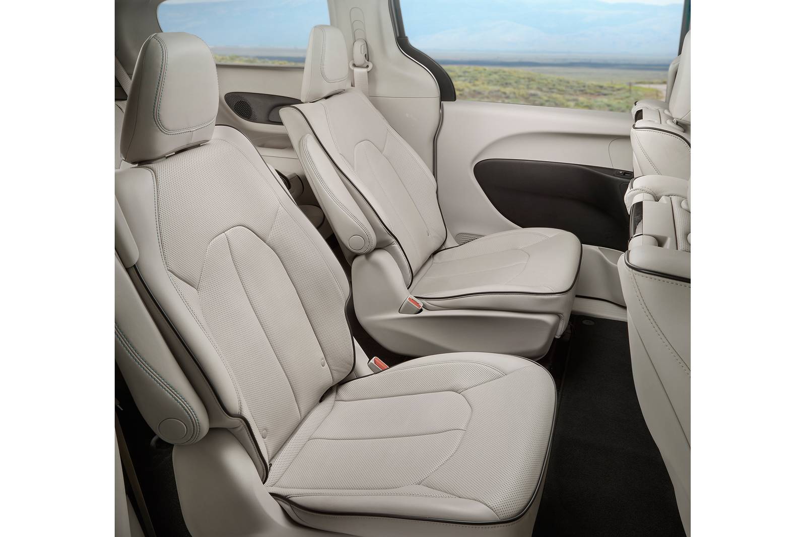 2018 Chrysler Pacifica interior RI