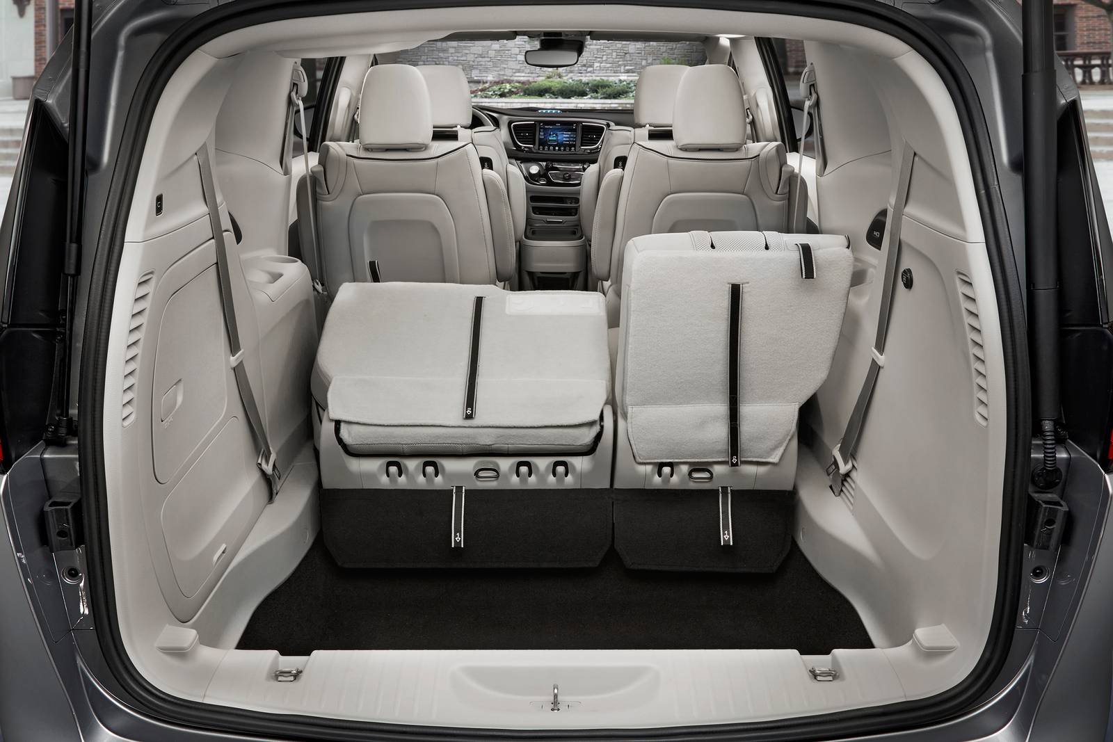 2018 Chrysler Pacifica interior RSD