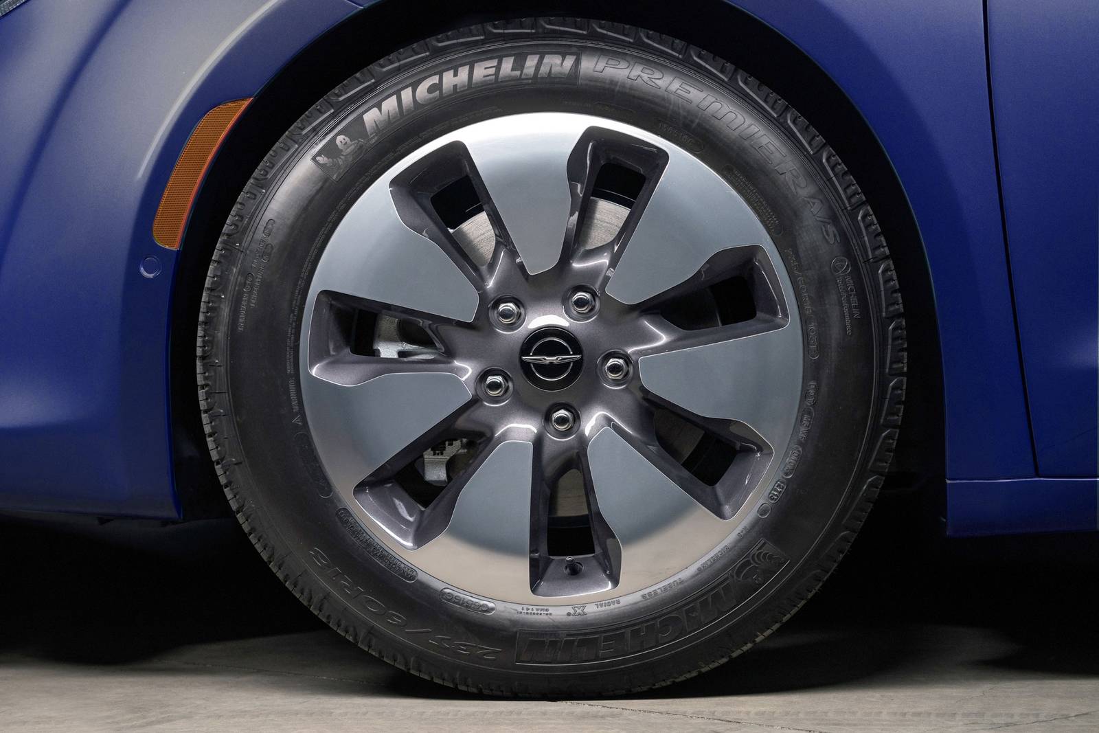 2018 Chrysler Pacifica exterior W