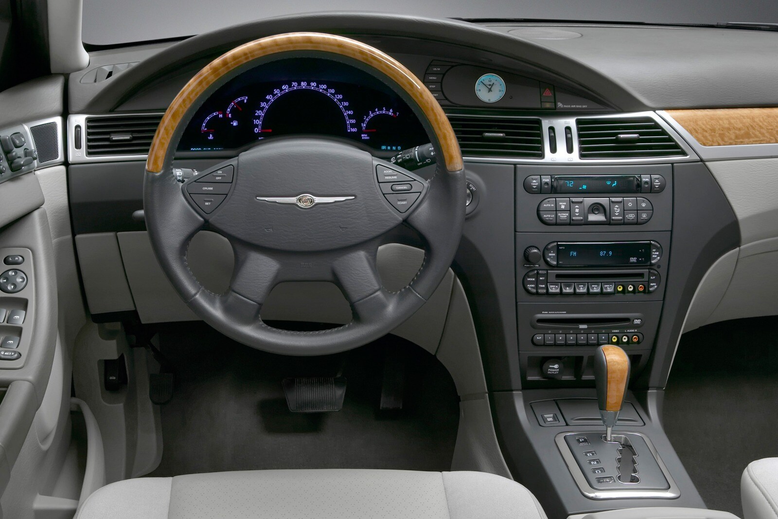 2007 Chrysler Pacifica interior D