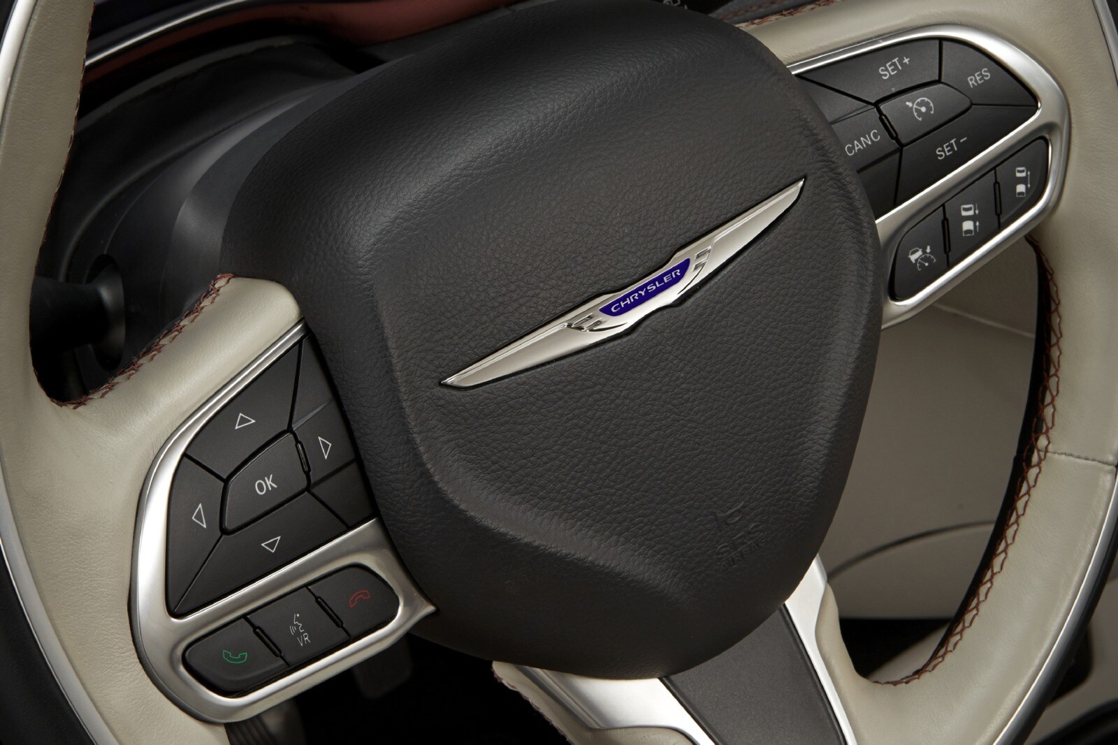 2017 Chrysler Pacifica Hybrid interior AUXCTRL