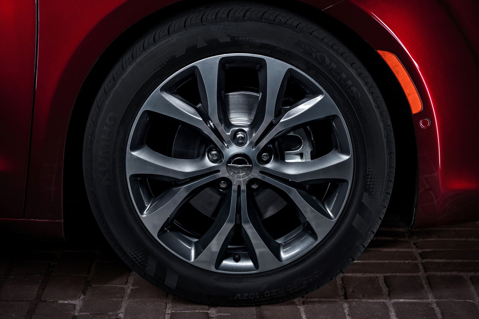 2017 Chrysler Pacifica — OEM photo 3