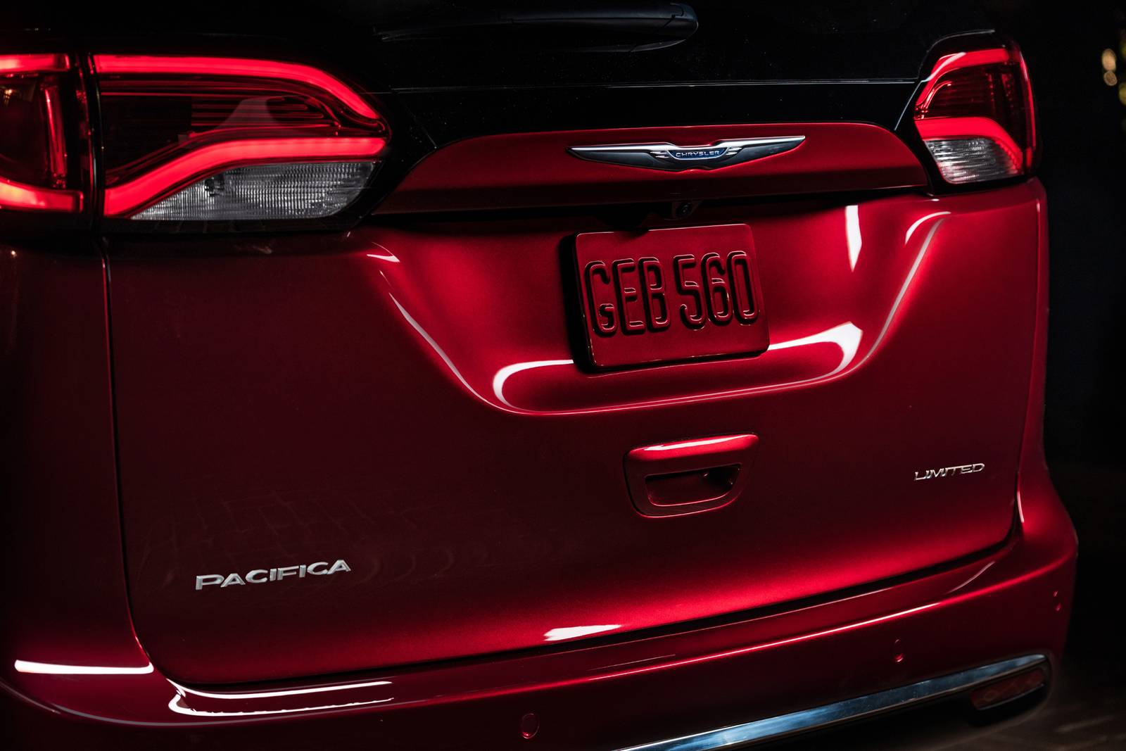 2018 Chrysler Pacifica exterior EDETAIL