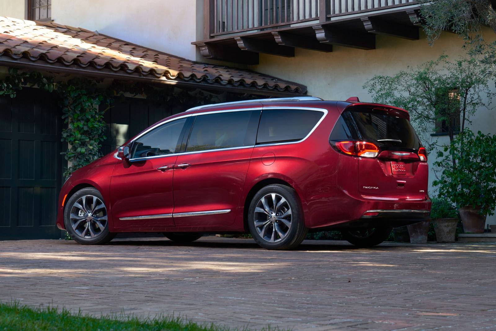 2018 Chrysler Pacifica exterior F