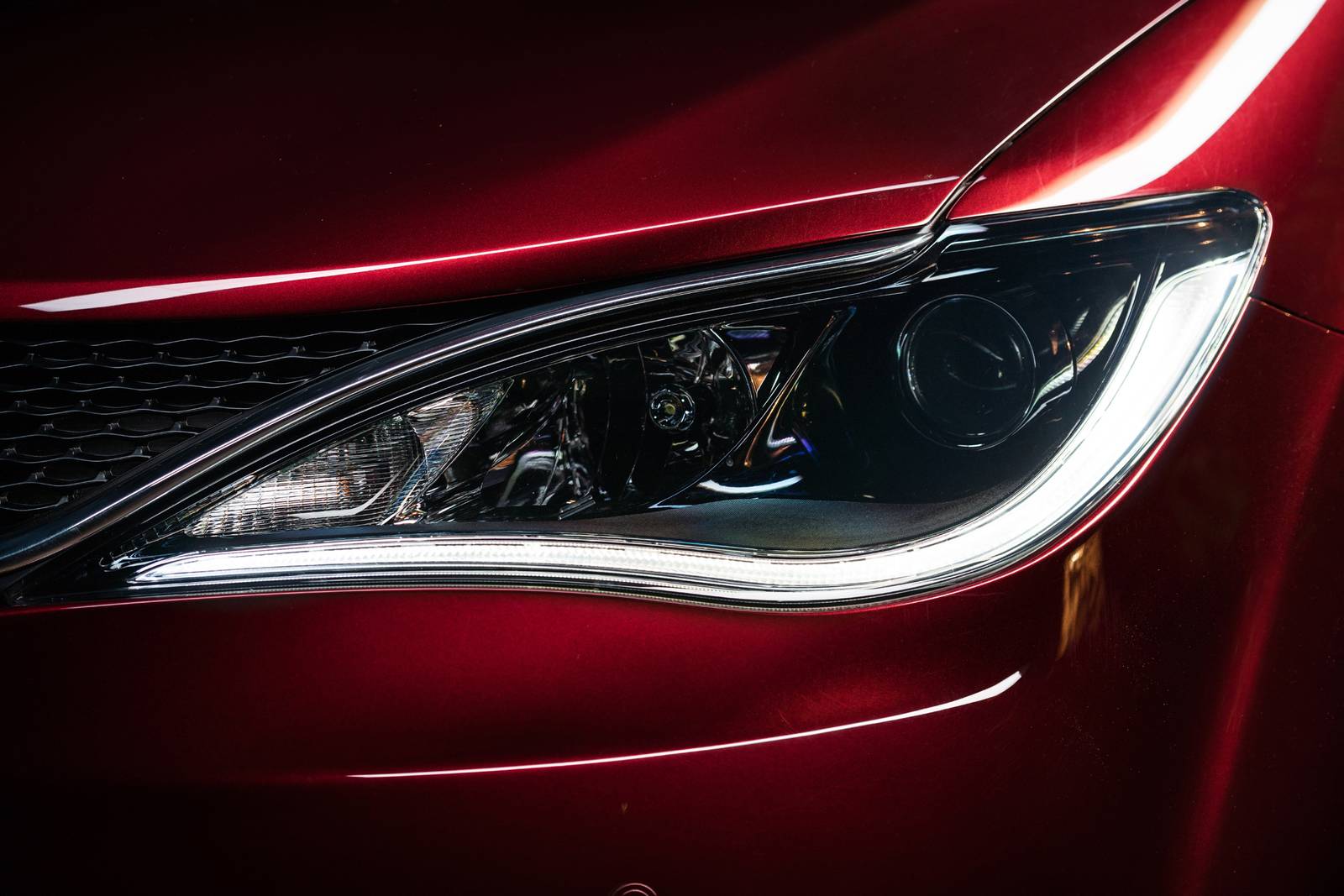 2018 Chrysler Pacifica exterior EDETAIL