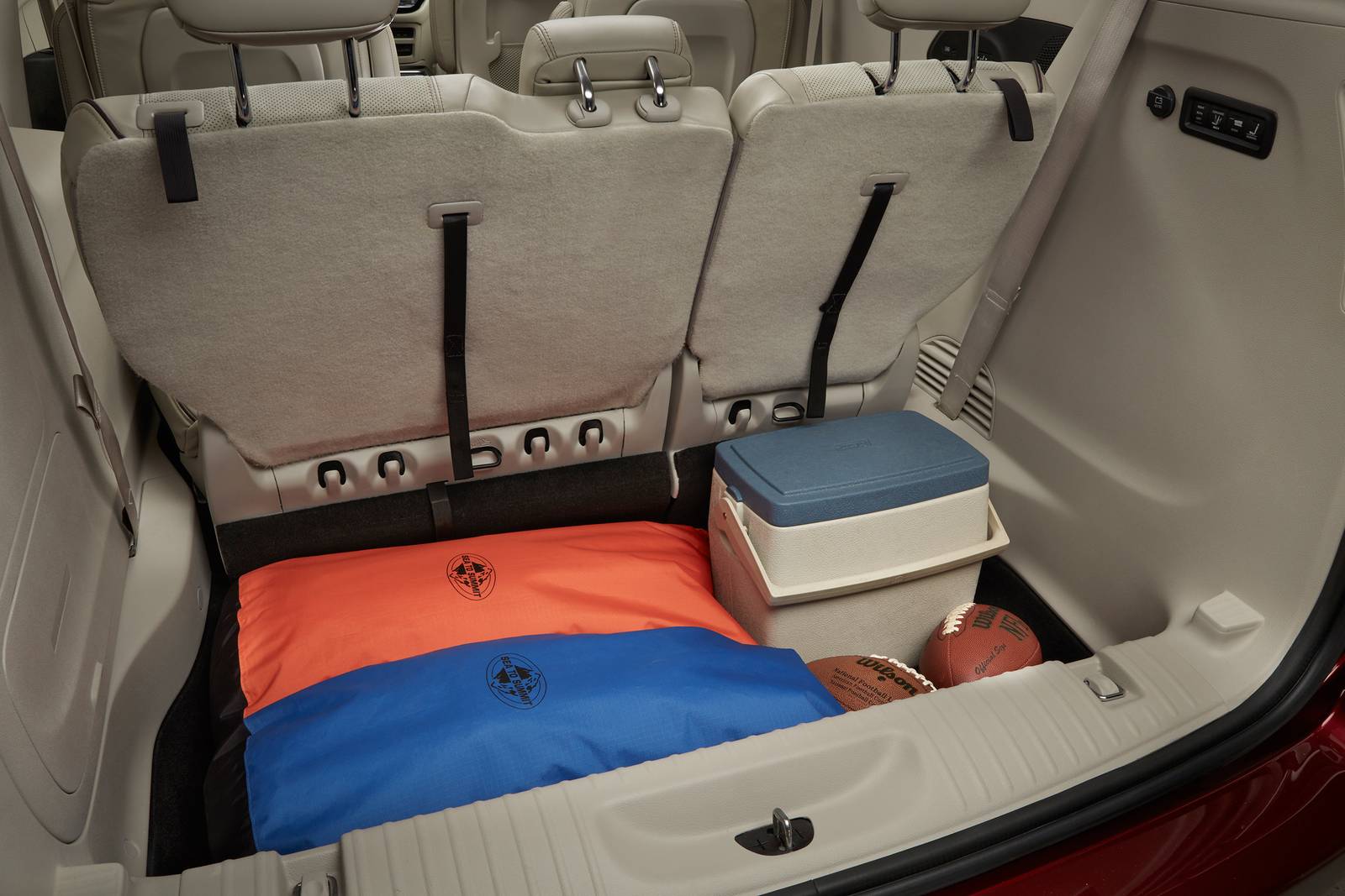 2018 Chrysler Pacifica interior LIFE2