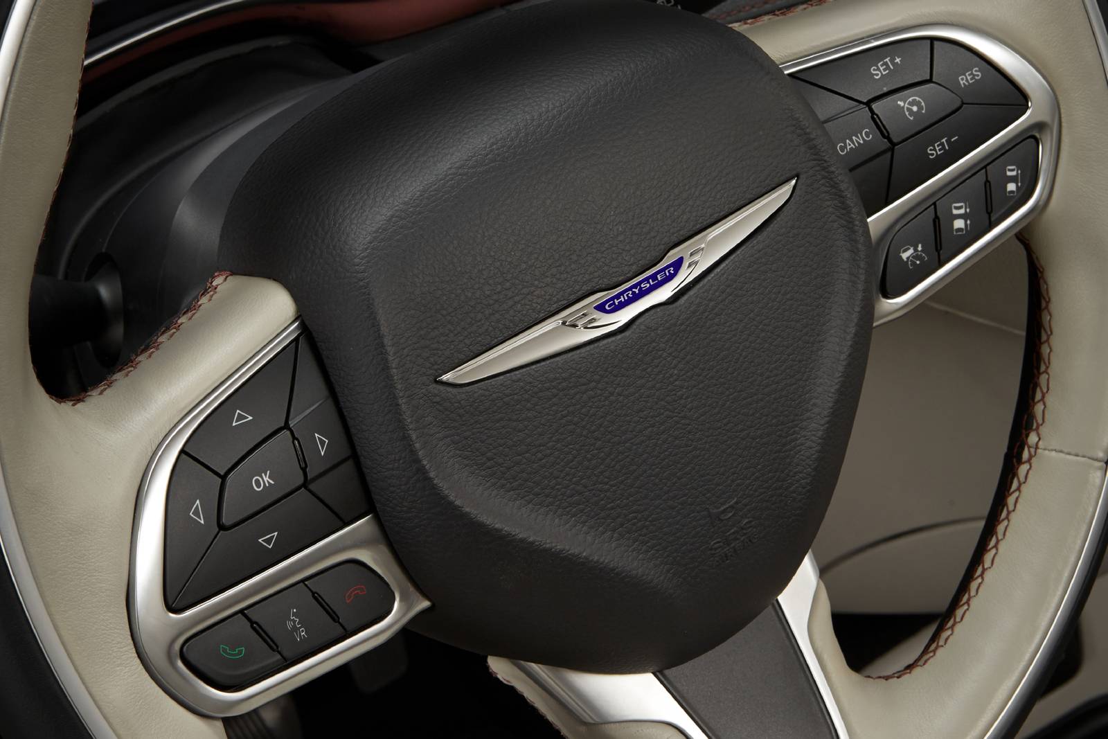 2020 Chrysler Pacifica interior AUXCTRL