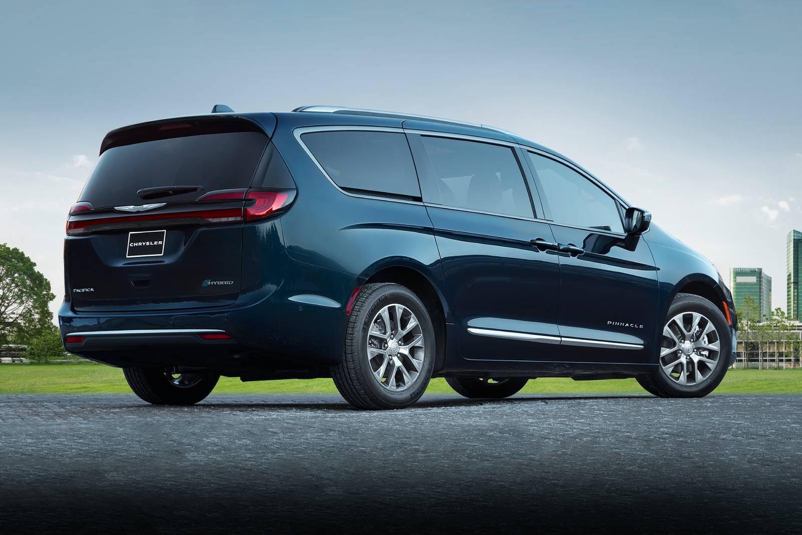 2021 Chrysler Pacifica Hybrid Pinnacle Passenger Minivan Exterior Shown