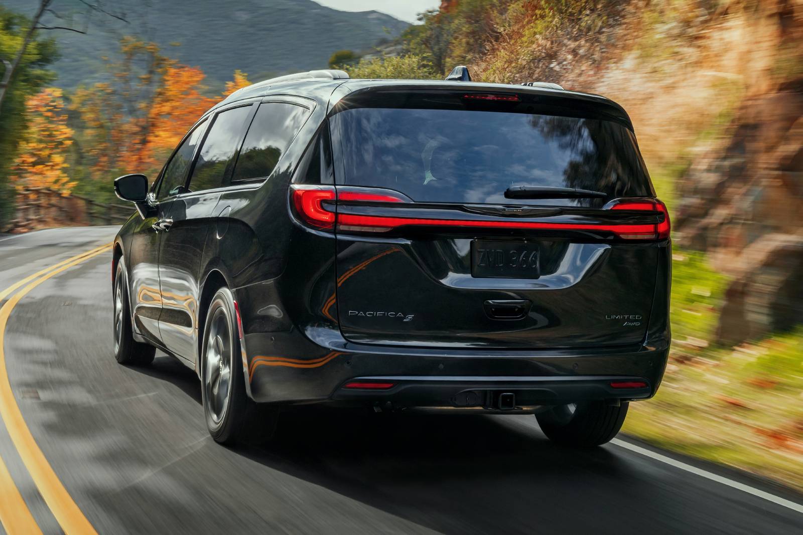 2021 Chrysler Pacifica — OEM photo 3