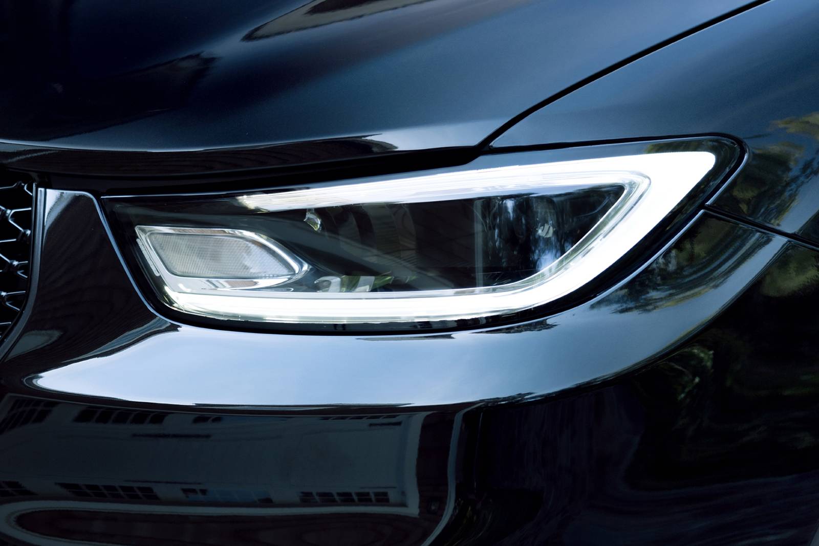 2021 Chrysler Pacifica — OEM photo 2