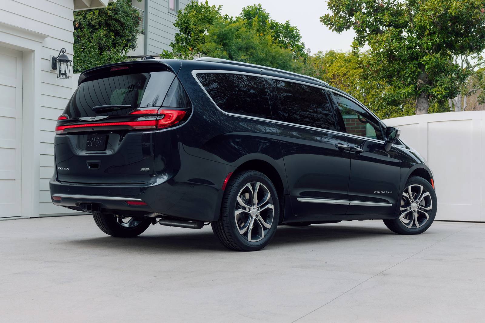 2021 Chrysler Pacifica — OEM photo 4