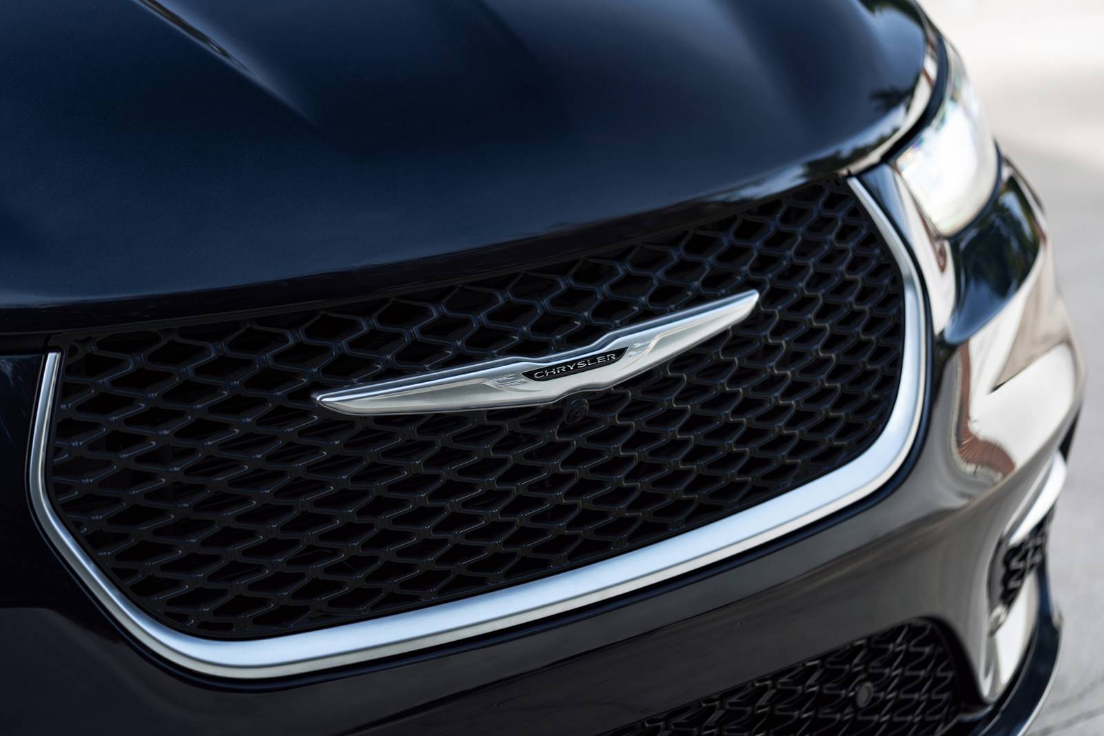 2021 Chrysler Pacifica — OEM photo 5