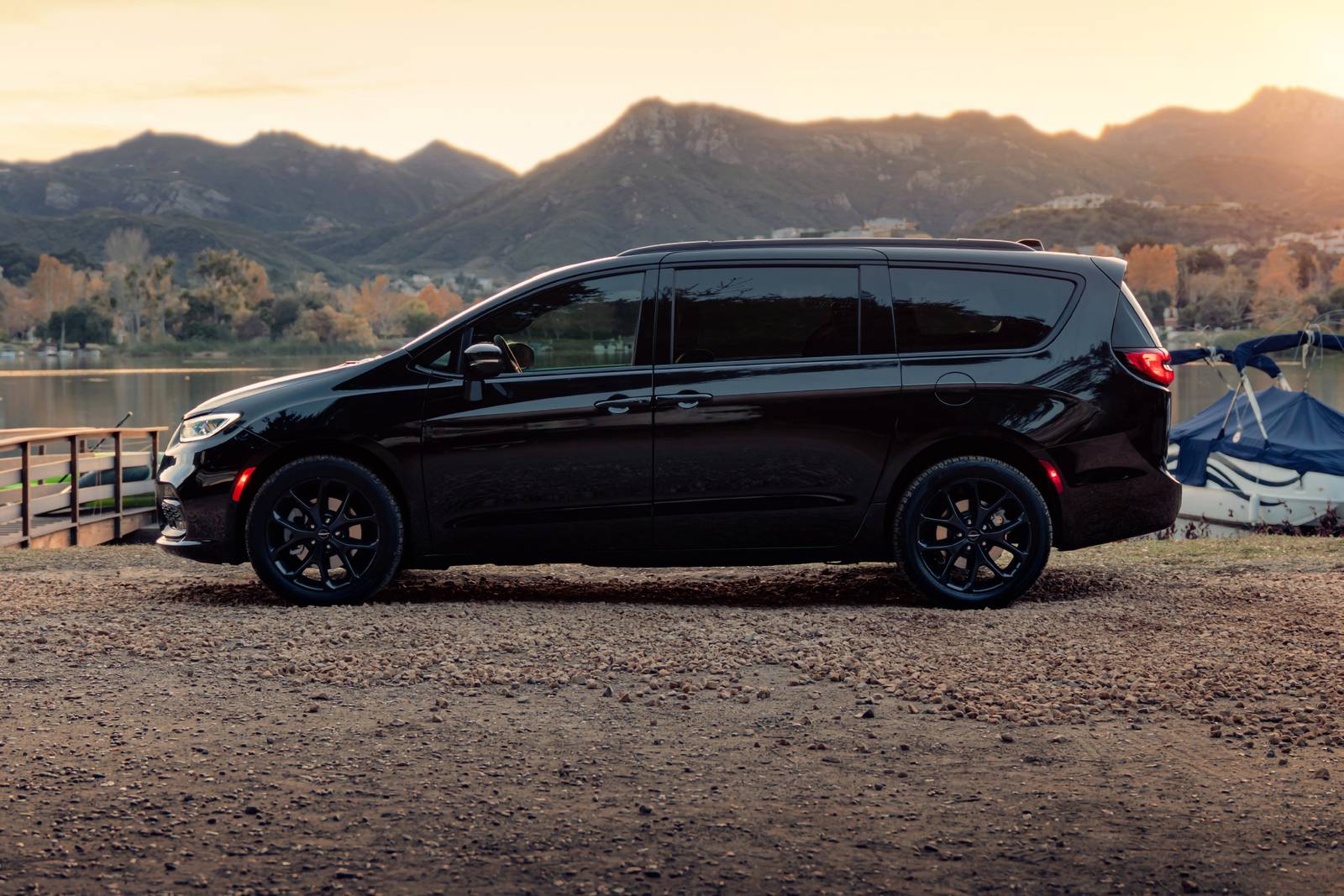 2022 Chrysler Pacifica exterior S