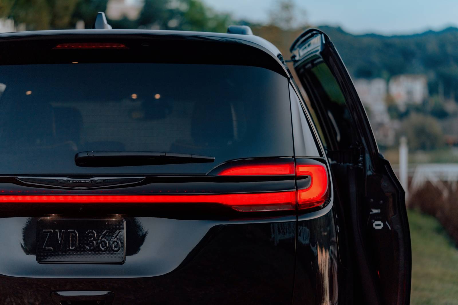 2024 Chrysler Pacifica exterior EDETAIL