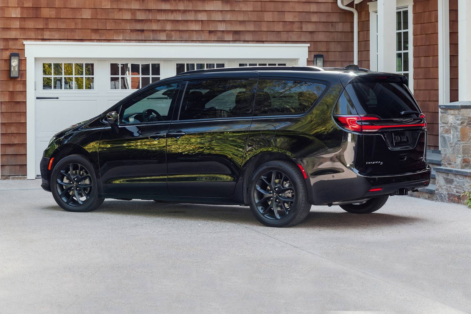 2024 Chrysler Pacifica exterior F